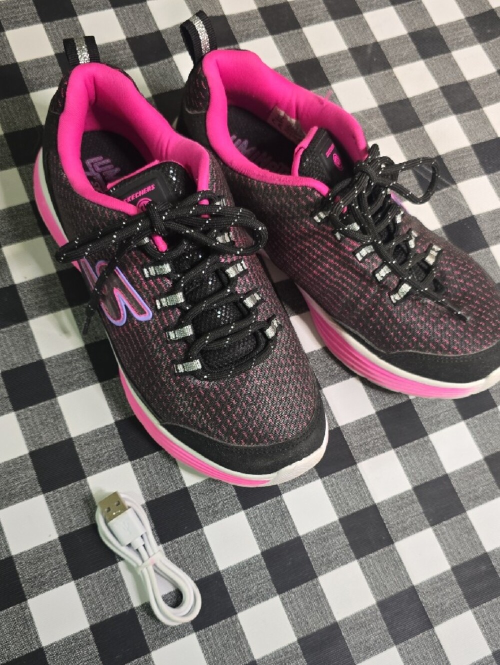 Girls Skechers Lite Up Tennis With Charge Cord. Light Up 4 Colors. Just Too Cute - Picture 6 of 6
